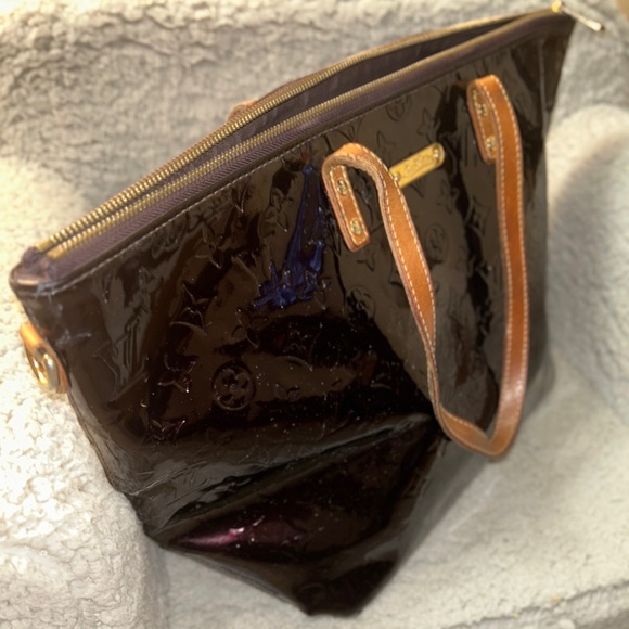 Louis Vuitton Bellevue Patent Leather Handbag - Picture 4 of 7